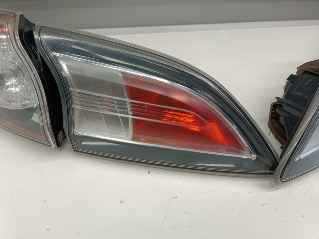 Задняя левая внутренняя фара BCW8513G0E MAZDA