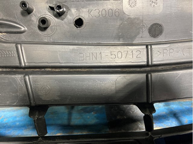 MAZDA BHN150712B Решетка радиатора в наличии Украина