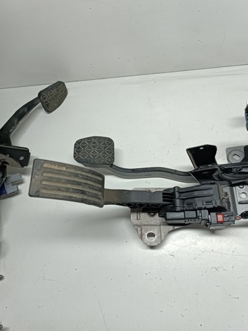Педаль акселератора BN8B41600D MAZDA