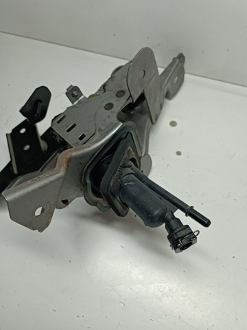 Главный цилиндр сцепления Мазда 3