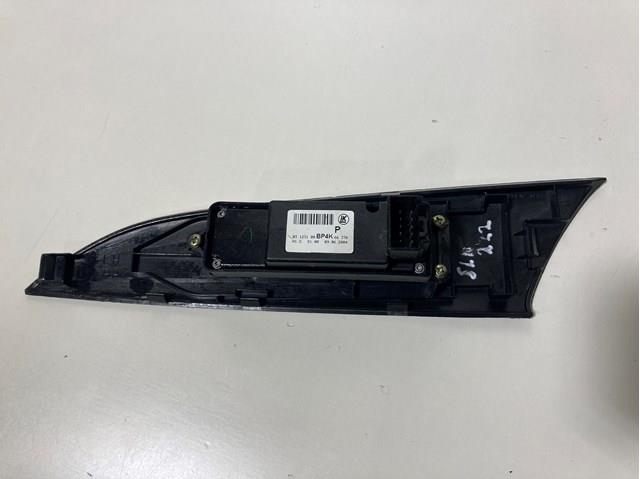 BP4K66370 MAZDA Кнопка включения мотора стеклоподъемника передняя правая купить в Чернигов