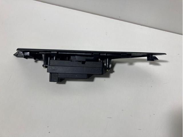 BP4K66370 MAZDA Кнопка включения мотора стеклоподъемника передняя правая купить в Ужгород