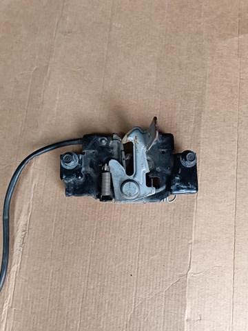 Запор капота (замок и привод замка капота) CC2956620 MAZDA