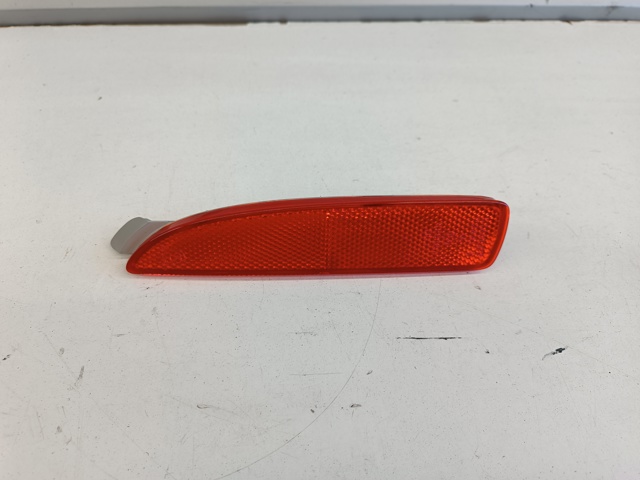 Правый отражатель бампера D350515L0E MAZDA