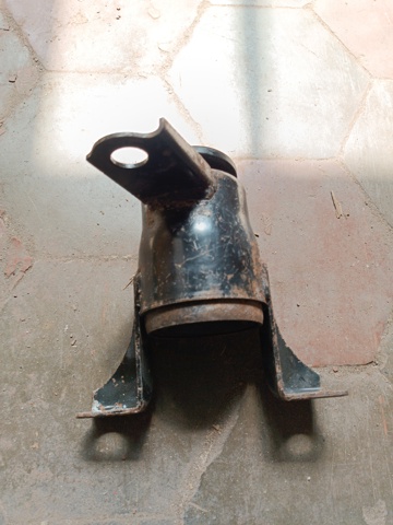 Правая опора двигателя D65139060E MAZDA