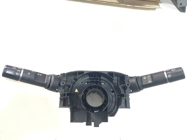 Переключатель подрулевой, правый DF7166128 MAZDA