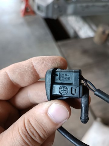 Форсунка омывателя на дворник DNJ000010 LAND ROVER