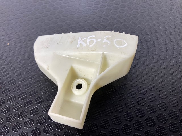 Левое крепление заднего бампера EG2150331A MAZDA