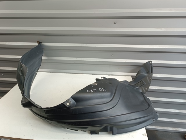 Правый подкрылок переднего крыла EG2156131A MAZDA