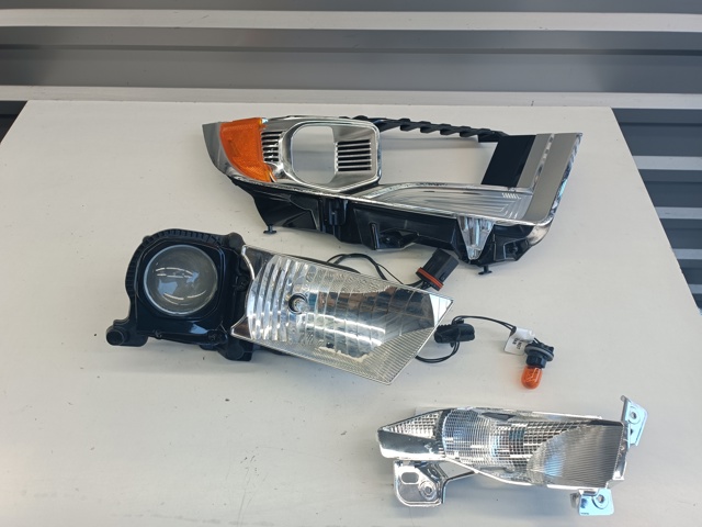 Фара комбинированная, передняя FT4Z13008A FORD