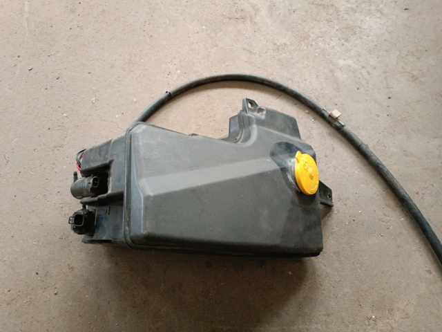 Бачок омывателя стекла G22D67480B MAZDA