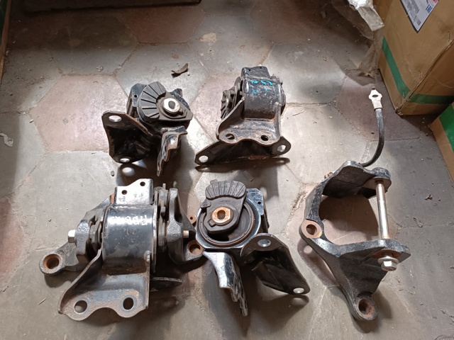 Гидроопора двигателя левая GAM639070B MAZDA