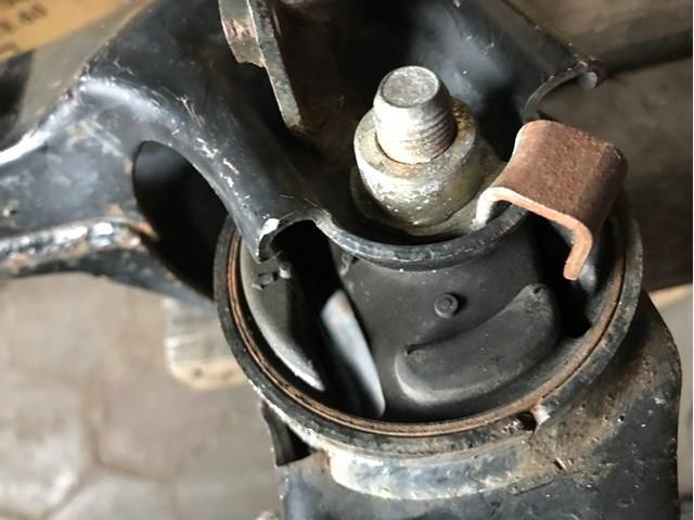 GE4T39040 MAZDA Задняя опора двигателя купить в Украина