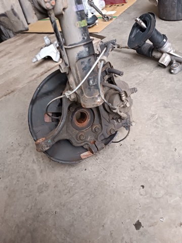 Кулак поворотный передний левый GHP933031A MAZDA