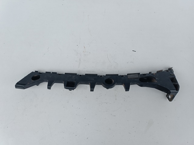 Правое крепление заднего бампера GHP9502H1 MAZDA