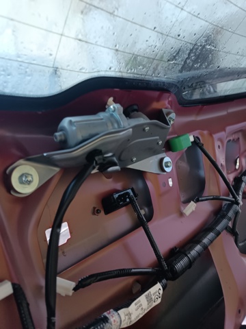 Стеклоочиститель двери задка GHP967450 MAZDA