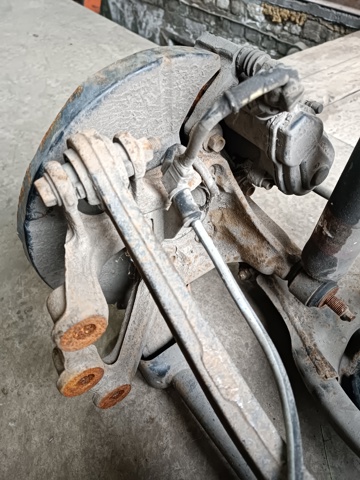 Цапфа - поворотный кулак задний, правый GHR12611XA MAZDA