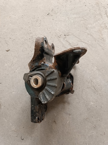 Левая подушка двигателя GS1D39070C MAZDA