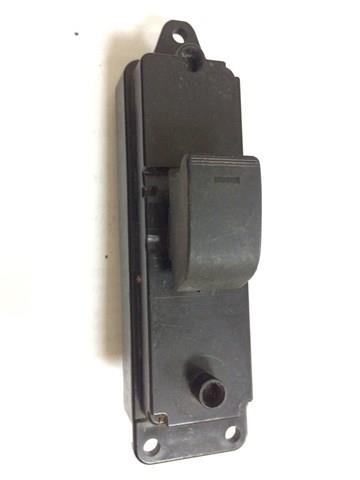 Кнопка стеклоподъемника передняя правая GS1D66370 MAZDA