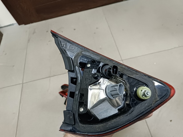 MAZDA KD53513F0B Фонарь задний правый внутренний в наличии Николаев