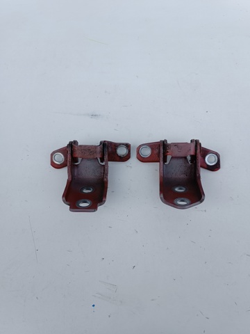 Петля передней двери, левой KD5359210 MAZDA