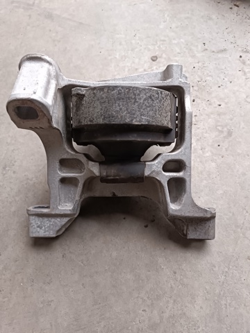 KE64-39-060 Mazda Подушка (опора) двигателя правая