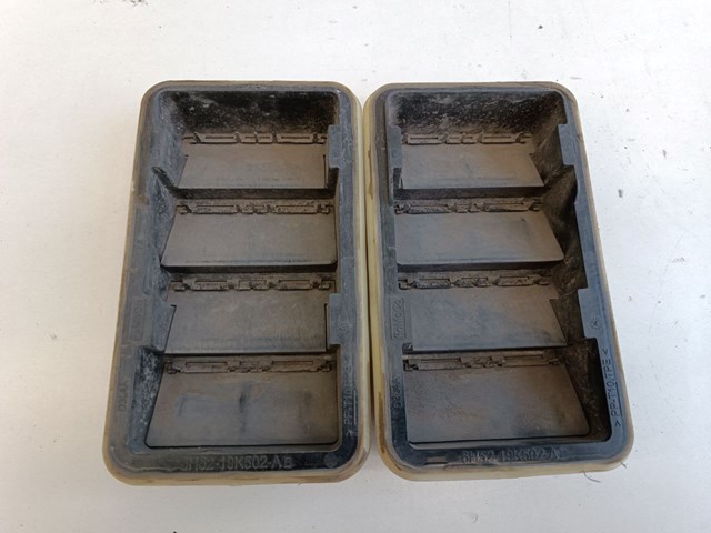 Решетка воздухозаборника салона LR002951 LAND ROVER
