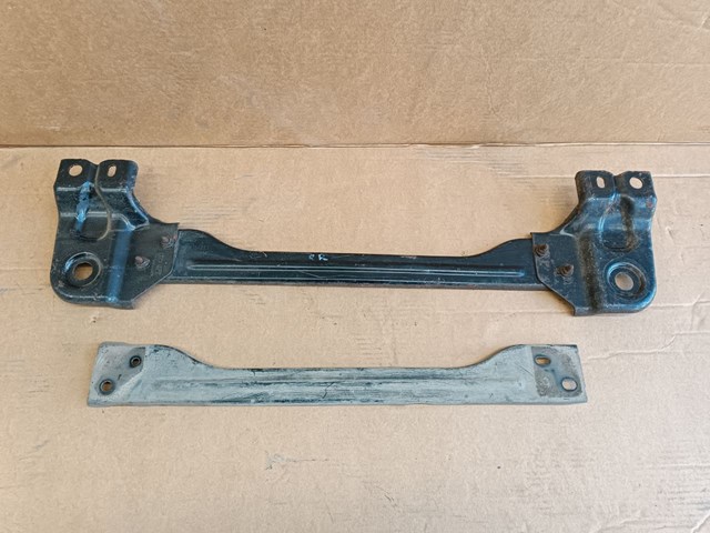Рамка радиатора нижняя LR006225 LAND ROVER