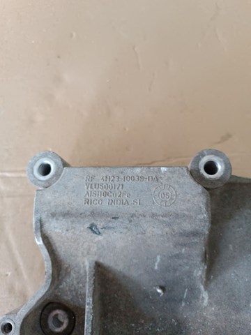 LR013184 LAND ROVER Кронштейн генератора купить в Житомир