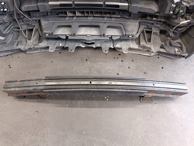 Буфер бампера переднего LR013926 LAND ROVER