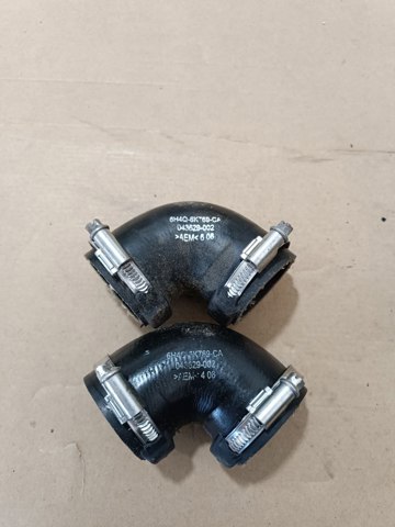 Патрубок интеркуллера LR014468 LAND ROVER