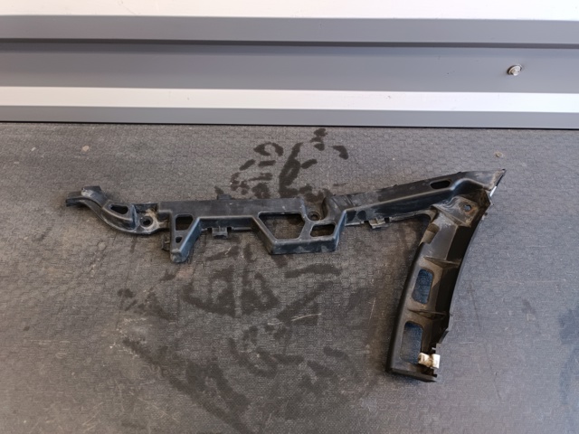 LR015110 LAND ROVER Кронштейн бампера заднего внешний правый купить в Павлоград