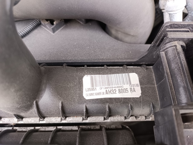 LR015561 LAND ROVER Радиатор купить в Одесса
