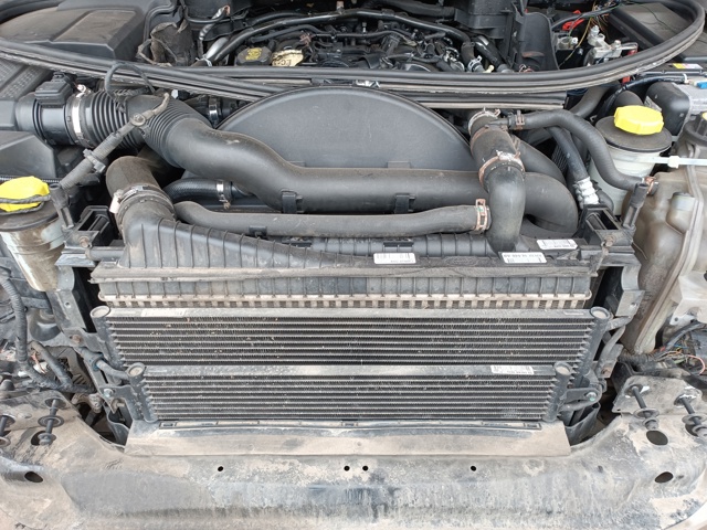 Интеркулер LR015603 LAND ROVER