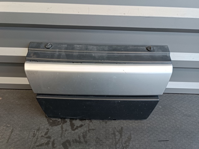 Молдинг бампера заднего, центральный LR019170 LAND ROVER