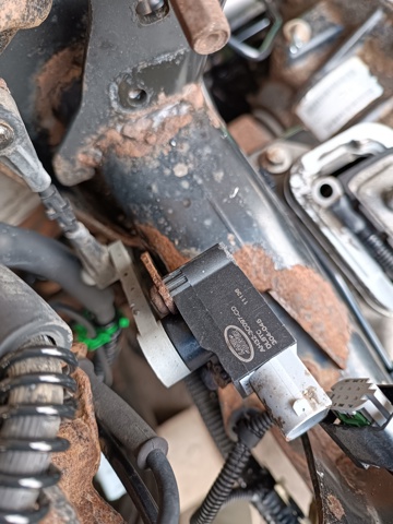 Регулятор положения кузова передней подвески LR023649 LAND ROVER