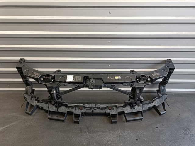LR024332 LAND ROVER Рамка радиатора купить в Днепр