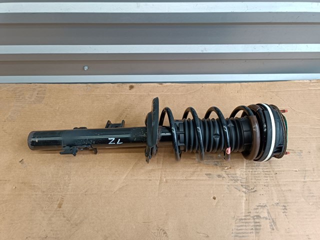 Стойка задняя, левая LR044681 LAND ROVER