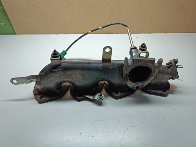 Газопроводы (коллектор выпускной) LR057194 LAND ROVER