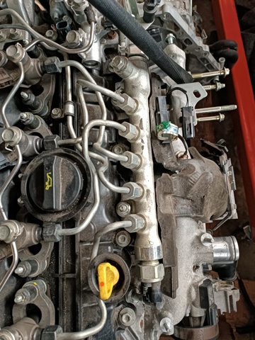 Распределитель топлива (рампа) SH0113GC0 MAZDA