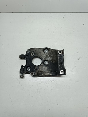 Кронштейн компрессора кондиционера Y60115810A MAZDA