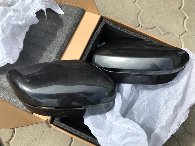 Накладка правого бокового зеркала 51167422720 BMW