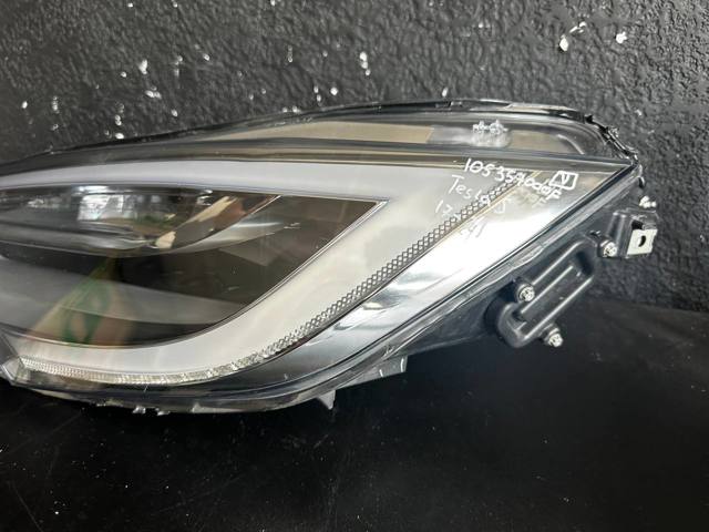 105357000F TESLA Левая фара купить в Украина