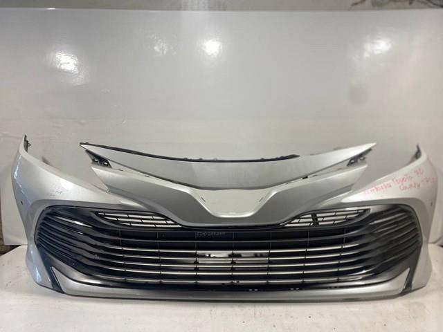 Центральная решетка переднего бампера 5310206240 TOYOTA