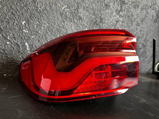 Задний левый внешний фонарь 63217420737 BMW