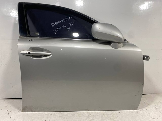 Пассажирская передняя дверь 6700153040 TOYOTA