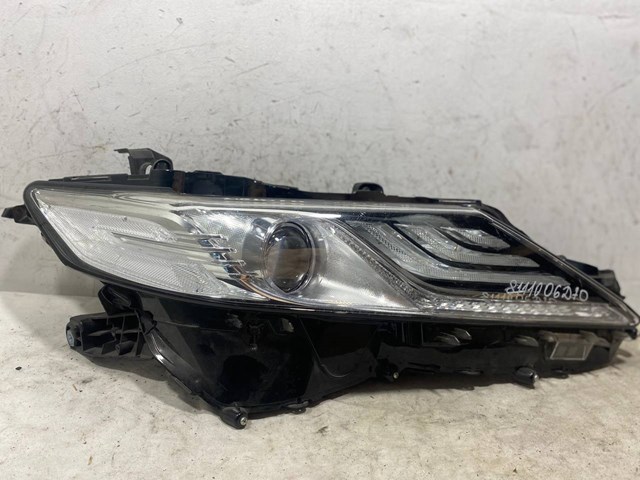 Основная фара - вставка 8111006D70 TOYOTA