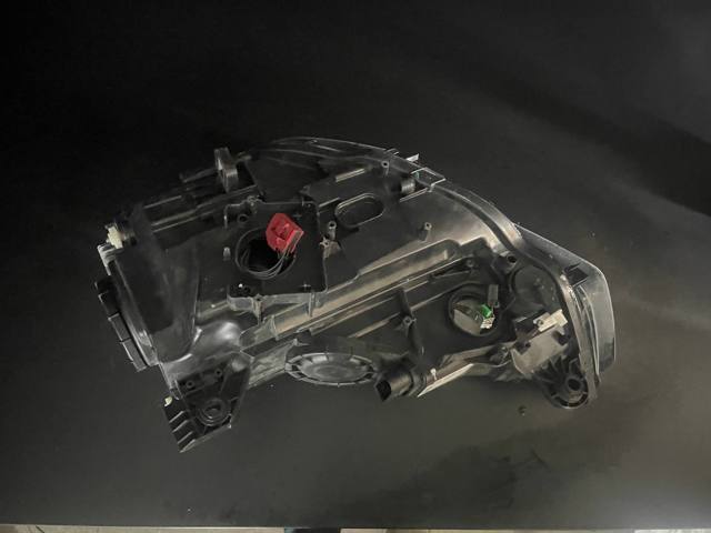 8V0941044B VAG Фара правая купить в Николаев
