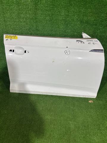 Пассажирская передняя дверь 8W8831052D VAG