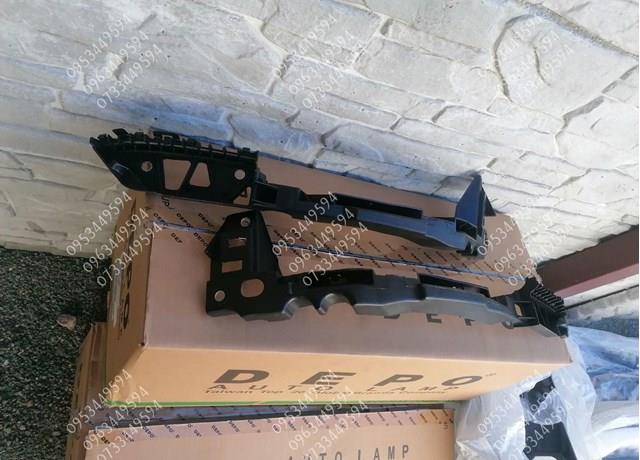 6R0805071B Кронштейн (адаптер) крепления фары передней левой купить Житомир